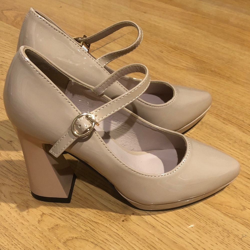 Elegant Beige Mary Jane Heels size 35EUR, 5.5 US